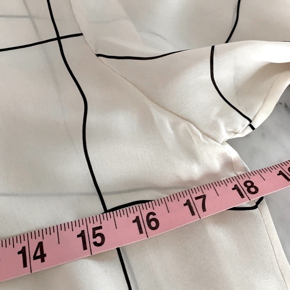 Club Monaco silk window pane blouse with uneven hem size XS - Picture 7 of 8
